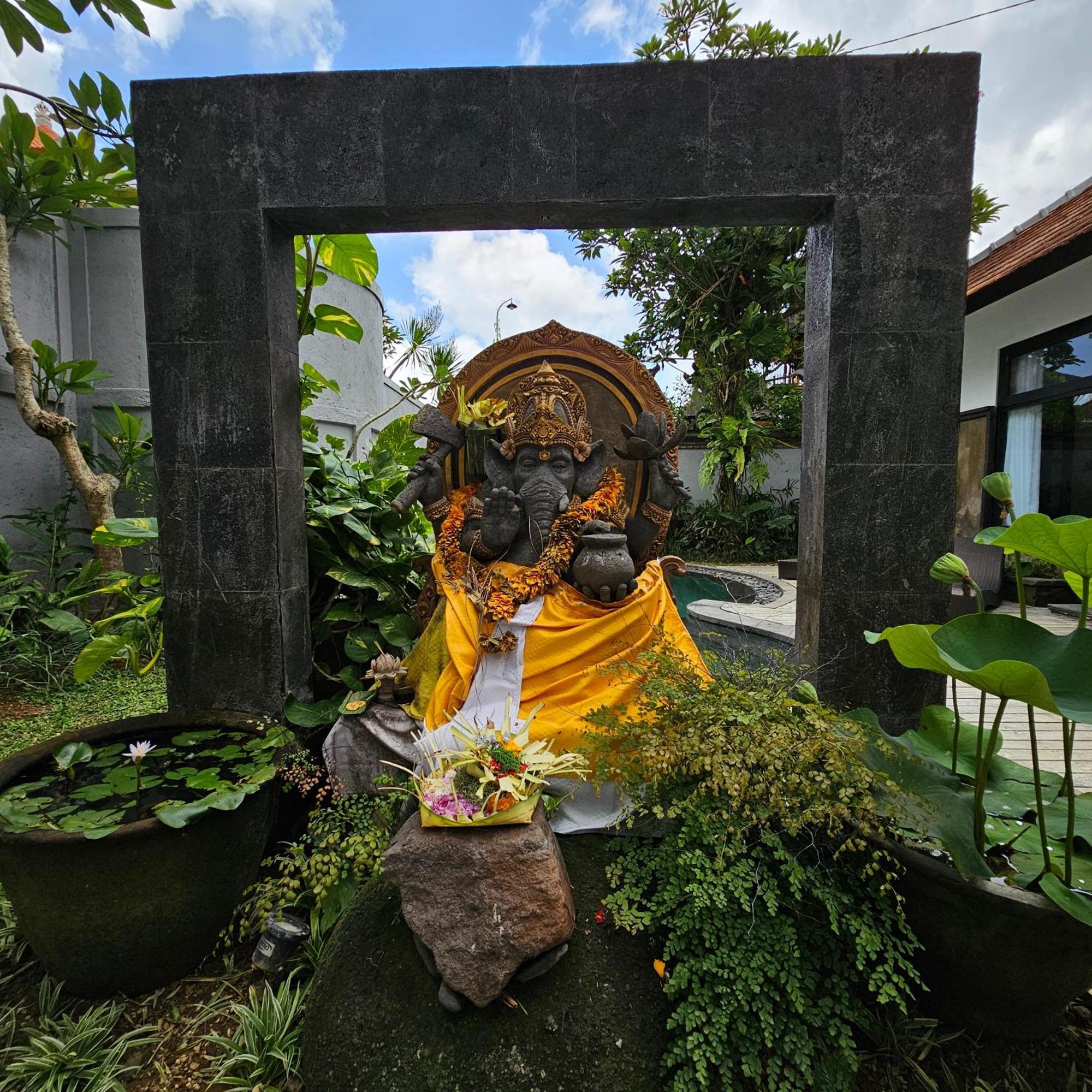 Chandi Hotel Ubud Экстерьер фото